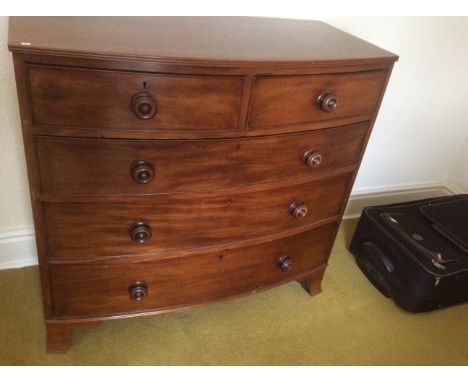 Good 19th mahogany bow front chest with 2 over 3 drawers on splay bracket feet