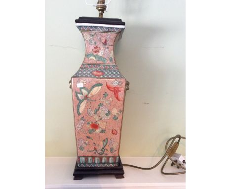 Chinese porcelain table lamp