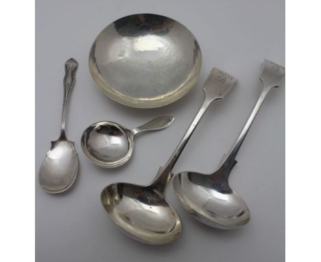 Allen &amp; Darwin, A pair of Edwardian silver fiddle pattern sauce ladles, Sheffield 1908 (monogrammed) together with a silv