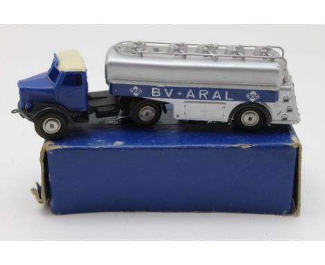 A Marklin 27 'BV-ARAL' tanker lorry, blue tractor unit with white roof, silver tanker with blue flash 