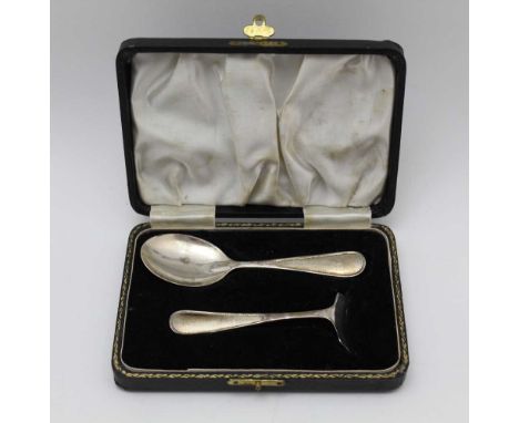 Henry Clifford Davis, a cased silver baby spoon &amp; pusher of Art Deco design, Birmingham 1944, combined weight; 30g 