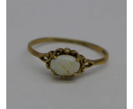 A 9ct gold and opal ring, 1g, P