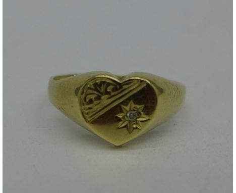 A 9ct gold, heart shaped ring, 1.5g, K