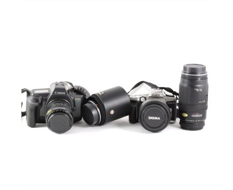 Miscellaneous cameras, lenses and soft shell carry cases, including a Canon EOS 600 body, a Minolta Dynax 5 body, Canon 35-70