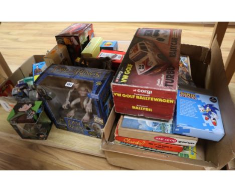 A quantity of mixed toys and puzzles including Lord of the Rings