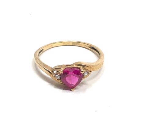 9ct gold vintage synthetic ruby and clear stone heart ring (1.7g)