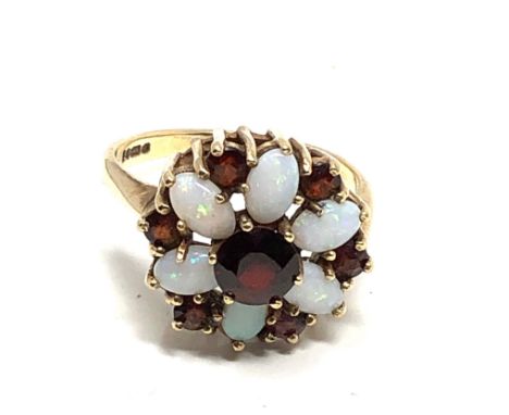 9ct Gold Garnet &amp; Opal Ring (3.5g)