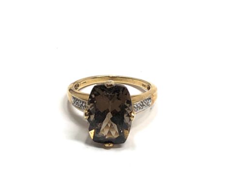 9ct gold vintage smokey quartz and diamond shoulder cocktail ring (4.3g)