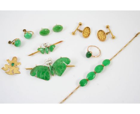 A JADE AND GOLD BRACELET mounted with four oval sections of jade in 18ct gold, 18cm long,  a jade and cultured pearl butterfl