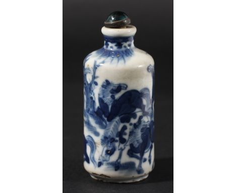 CHINESE KANGXI STYLE BLUE AND WHITE SNUFF BOTTLE, of cylindrical form, painted with the eight horses of Mu Wang, with a blue/