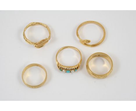 A TURQUOISE AND PEARL FIVE STONE RING set with three graduated oval turquoise cabochons and two half pearls in 18ct gold, siz