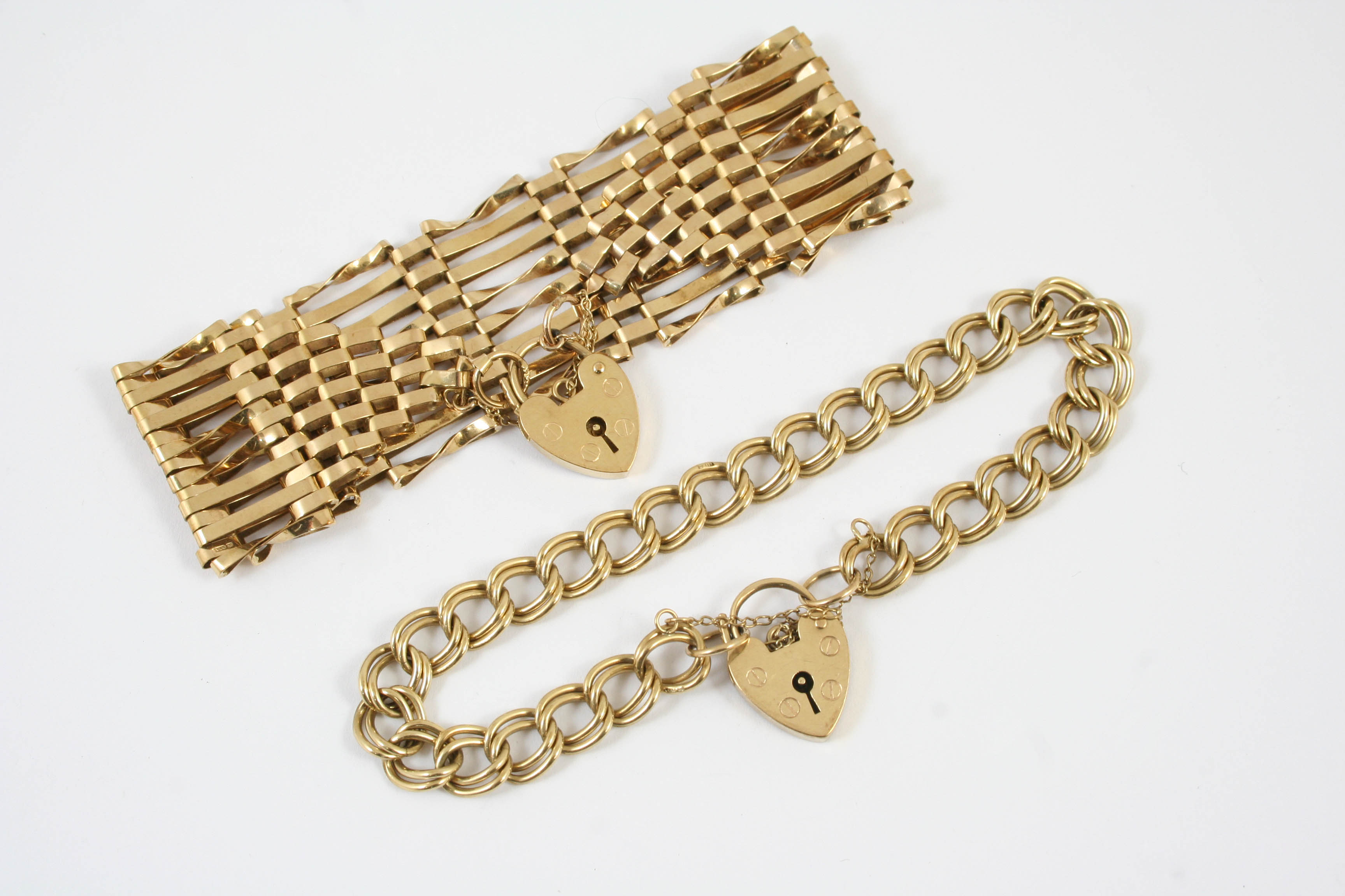 A 9CT. GOLD GATE LINK BRACELET with padlock clasp, 15 grams, together