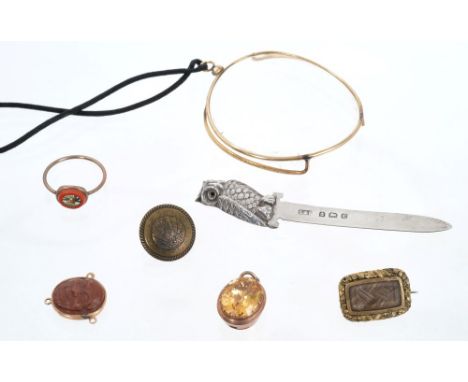 Group of jewellery to include a Georgian micro-mosaic ring, Georgian brooch, Georgian foil backed clasp, carved lava cameo ma