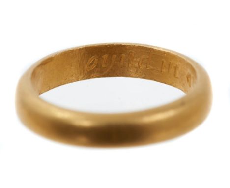 Rare late 17th / early 18th century gold posy ring, the plain yellow gold shank engraved to the inside with inscription which