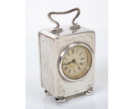 Edwardian miniature carriage clock with French movement and white engraved dial with Roman numerals, in a silver case, with o
