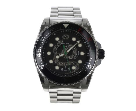 Gucci Dive gentleman's wristwatch, reference no. 136.2, black dial with serpent, black rotating bezel, Gucci bracelet with bu