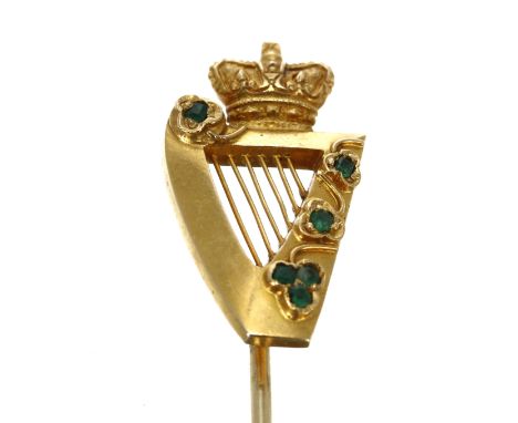 Irish yellow gold harp design stick pin, set with small emeralds, 6.3gm, 88mm long