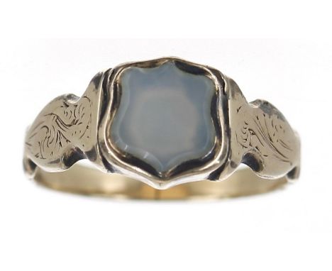 Antique gold engraved agate shield shaped ring, width 9mm, 1.9gm, ring size N 