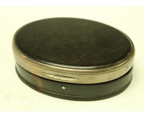 An 18th century oval tortoiseshell snuff box with hinged cover, quite plain, 8.5cm wide, c.1750 (hinge with faults)