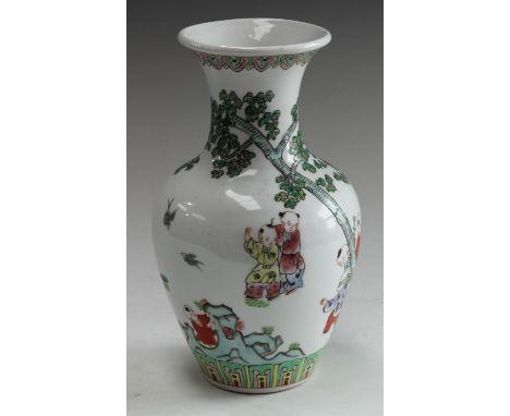 A Chinese vase, decorating with children playing