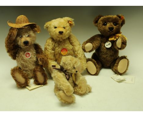 A Steiff bear, Classic Teddy Bar 33, mohair cappuccino colour; a Steiff bear, Classic Teddybar 35, blonde mohair, with growle