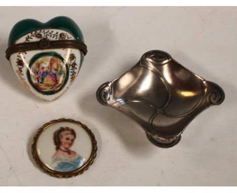 An early 20th century Limoges portrait brooch, maiden, gilt rope twist frame; a heart shaped Rui Hao table top trinket box, e
