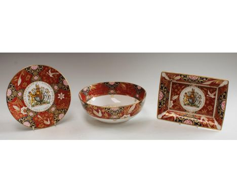A Royal Worcester commemorative bowl, Golden Jubilee 1952 - 2002, 23cm diam; a similar tray and plate (3)