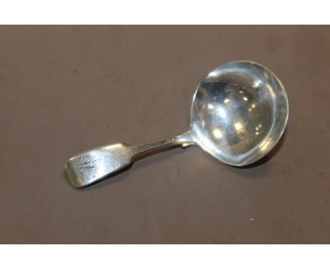 A GEORGIAN HALLMARKED SILVER WIDE BOWL CADDY SPOON