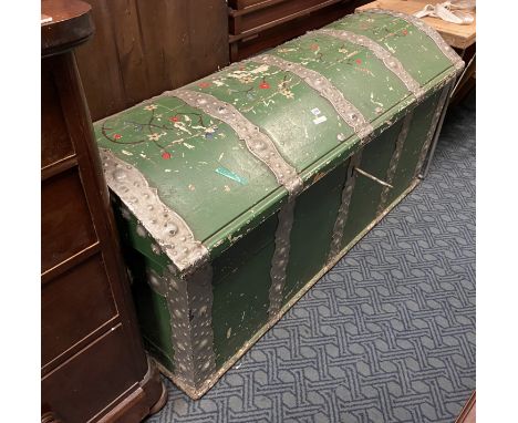 LARGE TRUNK WITH KEY