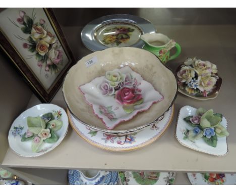 A selection of ceramics including Woods bowl, Royal Worcester dish etc