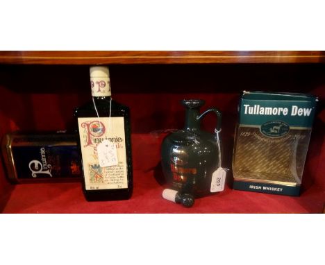 A bottle of Pinwinnie Scotch Whisky, 75cl, together with a Tullamore Dew ceramic decanter of Irish whiskey, each in original 