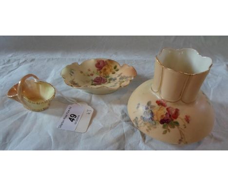 An early 20th century Royal Worcester blush ivory squat vase, shape no. 991, date code 1904 (8cm), together with a Royal Worc