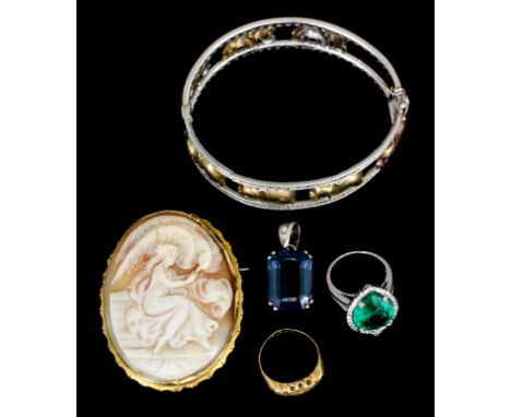 A 20th Century 18ct gold mounted oval cameo brooch, carved with a seated classical maiden and exotic bird, 52mm x 44mm overal