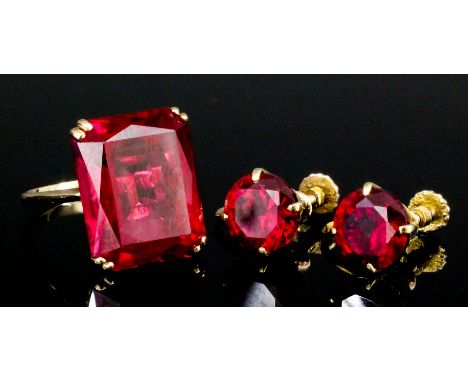 A 20th Century 14ct gold mounted and simulated ruby dress ring (size J+) and a pair of matching screw back earrings (gross we