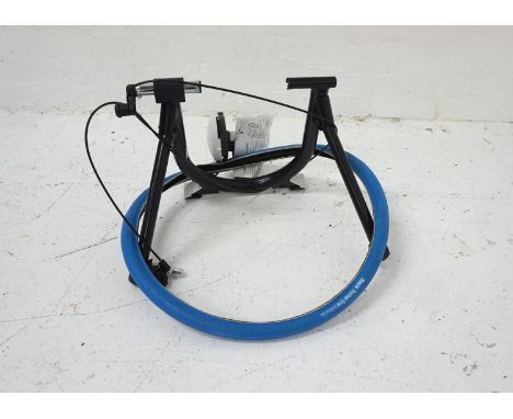 MINOURA B60 INDOOR BICYCLE TRAINERwith training over tyre and instruction manual 