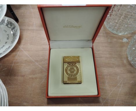 A vintage cigarette or cigar smokers lighter by St Dupont&nbsp;
base plate reading
St Dupont&nbsp;
Made in Paris
4FK1238
