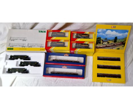 A box of rolling stock items to include 12 x Hornby 00 gauge shell perol tankers R6371, 2 x Bachmann 00 gauge bolster wagons 