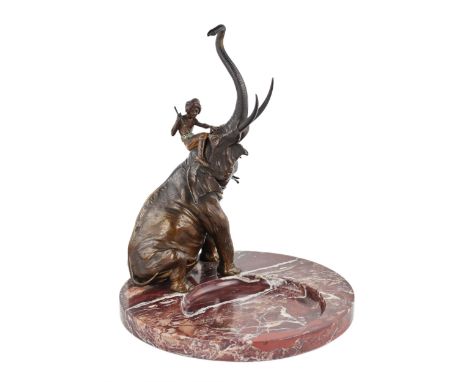  Franz Bergman. An excellent dish for small items made of cherry marble and patinated bronze, in the form of a figure of a re