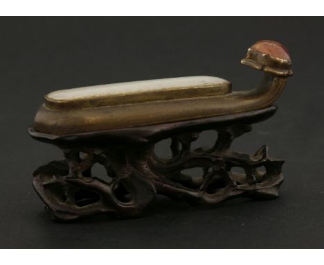 A mixed media belt hook, 20th century, the brass body inset with a pale grey elongated oval jade, the head in agate and carve