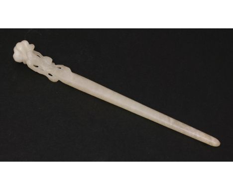 A white jade Hairpin, 20th century, pierced and carved as prunus blossom and leaves, 16cm  二十世纪 白玉梅花簪 