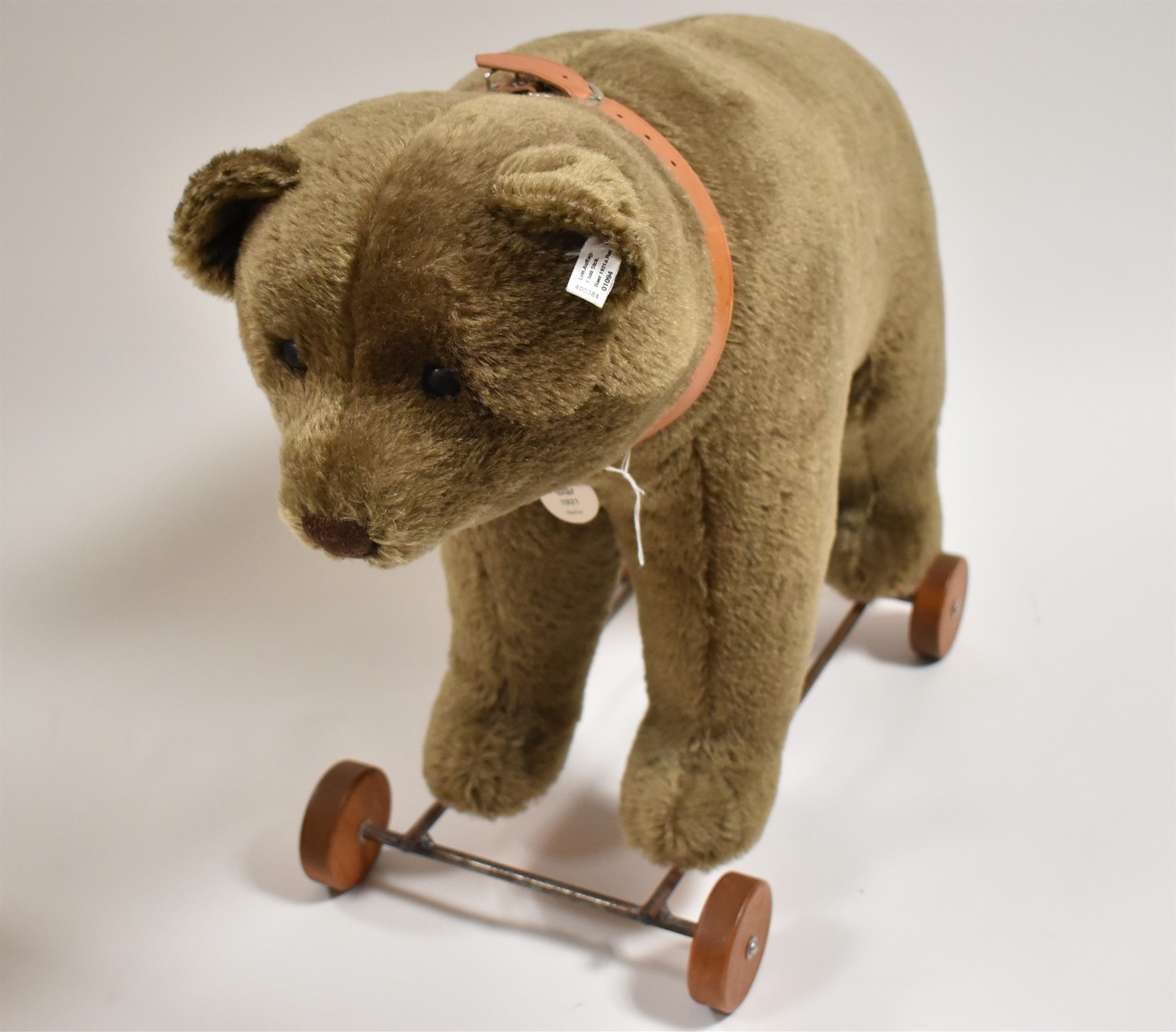 steiff bear on wheels original