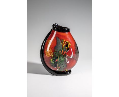 Vasenobjekt Robert Pierini, Biot, 1990 Farbloses dickwandiges Glas mit Zwischenschichtdekor aus Farbglasplättchen und -pulver