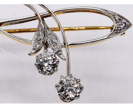 Jugendstil-Nadel mit 2 Altschliff-Diamanten, zus. ca. 0,7 ct, um 1900. 585/- Gelb- und Weißgold. Gesamtgewicht ca. 5,6 g. Sti