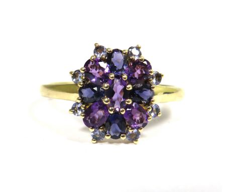 9ct Yellow Gold Ring set with Tanzanite and Amethysts in a Flower Pattern. Finger size 'W'    2.9g