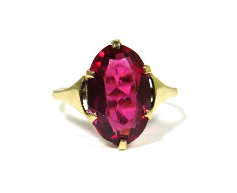 9ct Yellow Gold Ring set with and Oval Garnet.   Finger size 'O-5'  2.2g