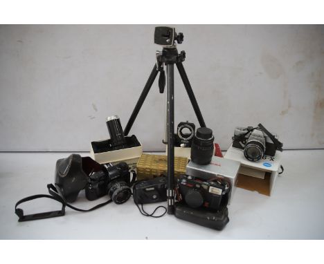 Vintage Cameras to include Minolta, plus other photo items see photos. 