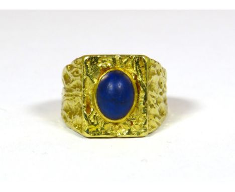 18ct Yellow Gold, Unmarked (chem tested) Lapis set ring.  Finger size 'P'   10.6g 