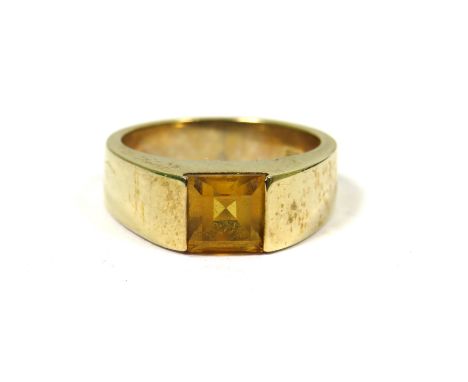 9ct Yellow Gold Ring set with an Emerald Cut Citrine which measures 6 x 6mm. Finger size 'M'  5.6g