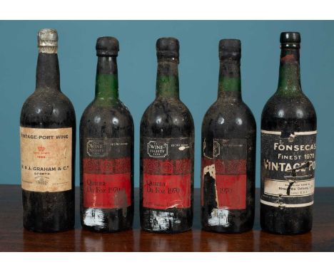 A bottle of Finest Reserve 1960 W. &amp; J. Graham &amp; Co Vintage Port Wine; together with a bottle of Fonseca's Finest 197