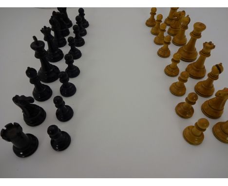 JAQUES LONDON COMPLETE VINTAGE BOXED CHESS PIECES ONE OR TWO PIECES A/F KING IS 8.8CM